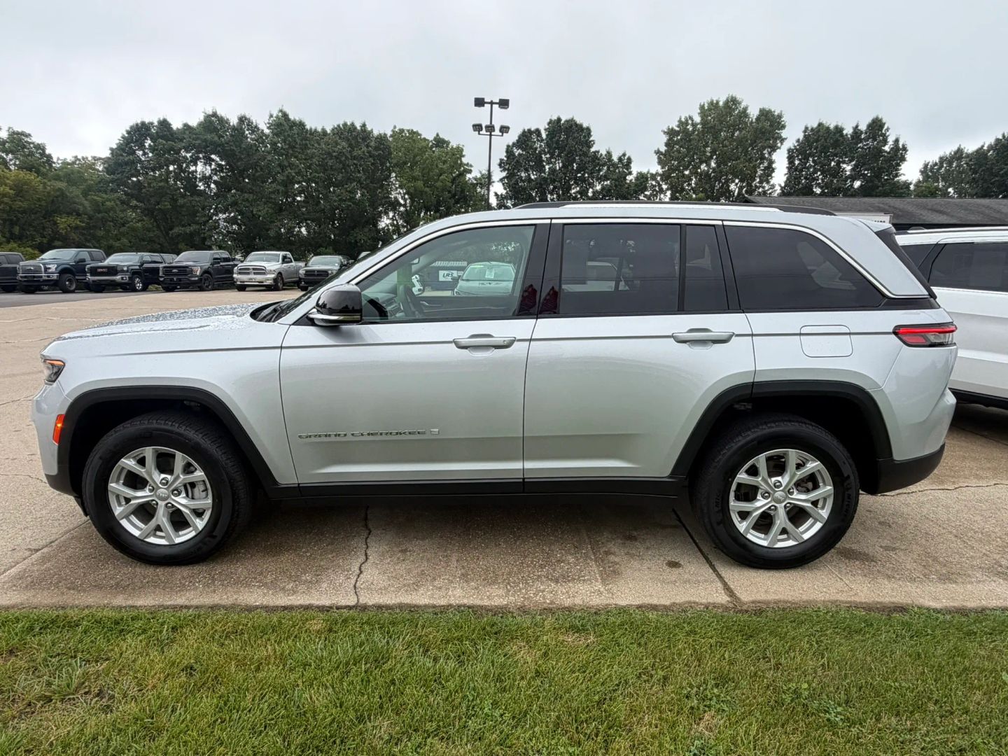 jeep grand cherokee 2024 1C4RJHBGXRC703274 image jeep grand cherokee 2024 1C4RJHBGXRC703274 image